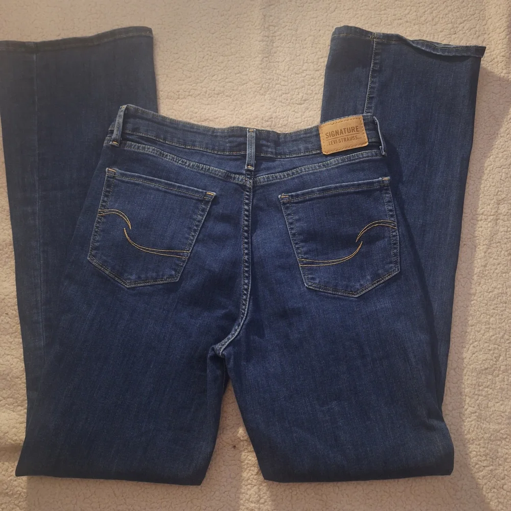 Signature by Levi Strauss Dark Blue Mid-rise Bootcut Jeans W30 L34